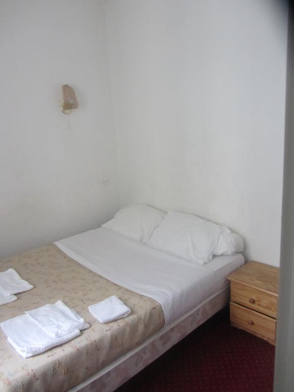 Central Hotel Párizs Szoba fotó