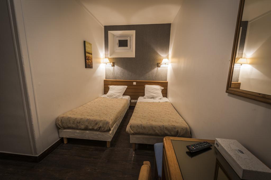 Central Hotel Párizs Szoba fotó