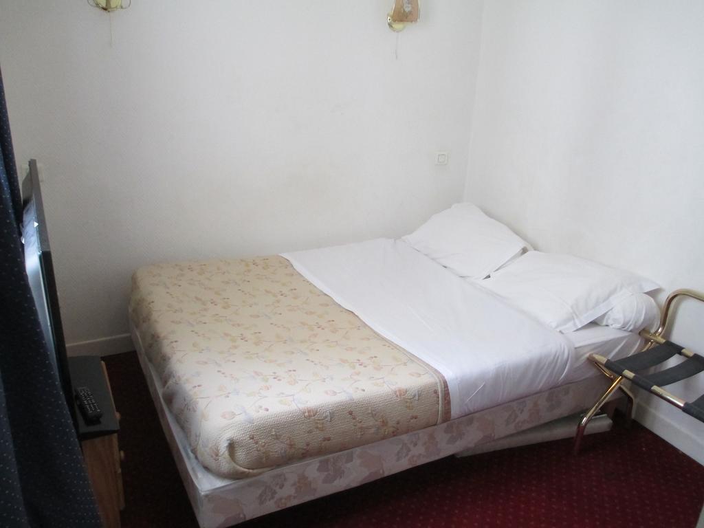 Central Hotel Párizs Szoba fotó